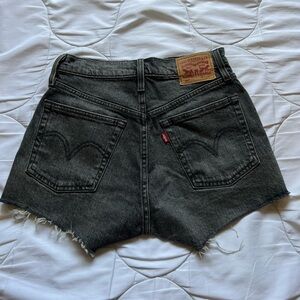 Black Levi’s shorts